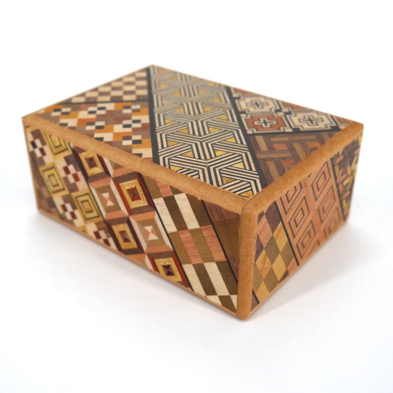 Hakone Yosegi Traditional Marquetry Secret Box, 4 steps