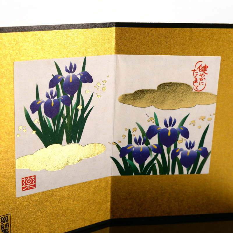 Ornement japonais casque kabuto bleu et orange et motif iris en céramique, SHUSSEKABUTO, 7.5 cm