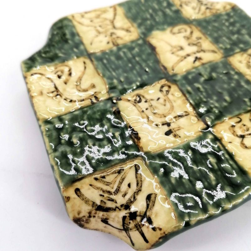 Piatto quadrato in ceramica rialzata verde e beige - CHEKKABODO