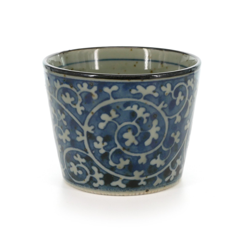 tasse soba traditionnelle japonaise avec motifs bleus couleur blanche en céramique TAKO KARAKUSA