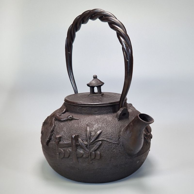 Japanese cast iron kettle with Crane pattern, 1.5 lt, TSURU