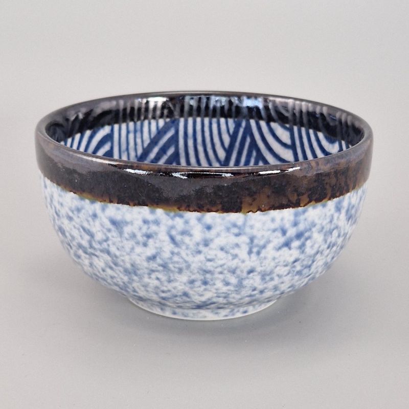 bol de riz traditionnel japonais avec motifs bleus SEIGAIHA