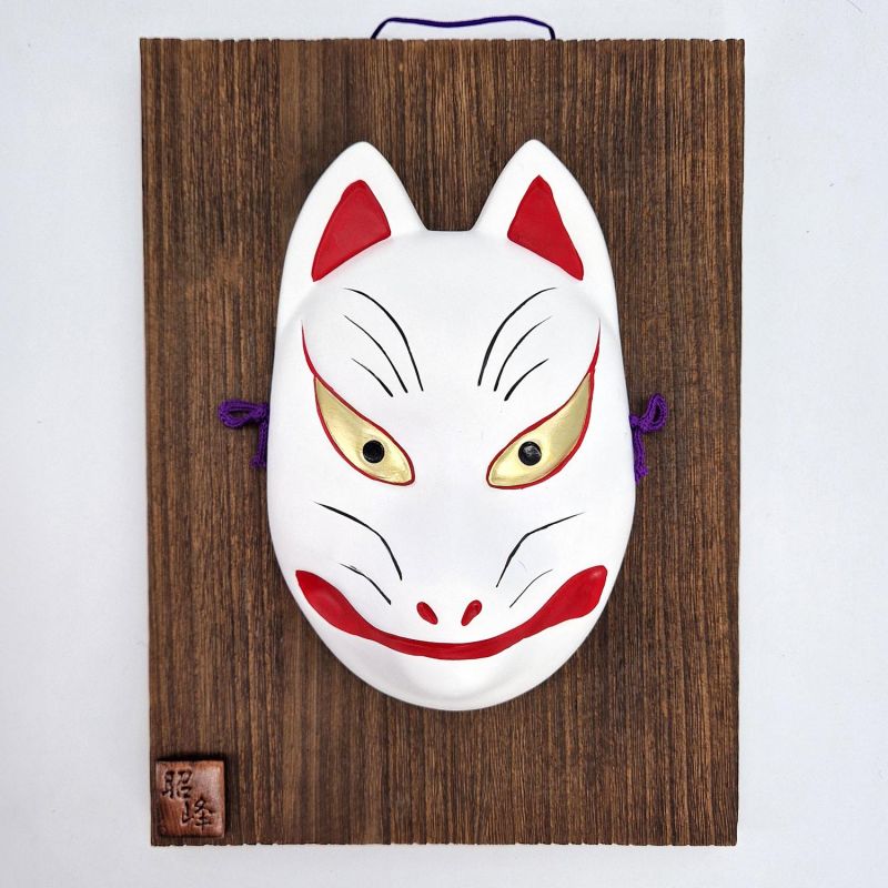 Noh-Maske, die einen weißen Kitsune-Fuchs aus Keramik mit einem Holzrahmen darstellt