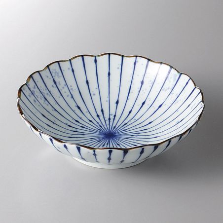 Small Japanese ceramic plate in the shape of a chrysanthemum with line pattern - KIKU